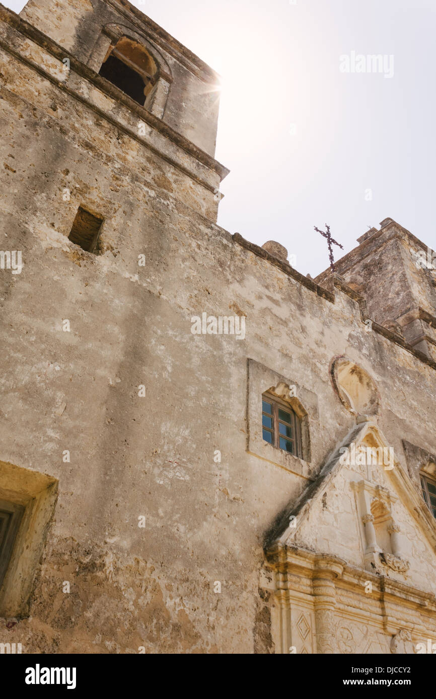 Sun di riflessi nella facciata principale della missione Concepcion la chiesa. San Antonio, Texas. Foto Stock