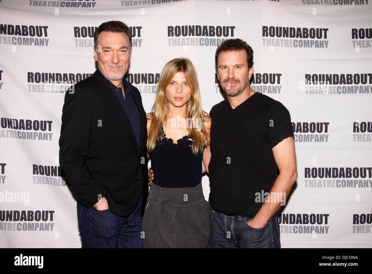 Patrick Pagina, Clemence Poesy e Douglas Hodge ha Broadway cast photocall per "Cyrano de Bergerac" tenutasi presso la rotatoria Theatre Company prova Space di New York City, Stati Uniti d'America - 23.08.12 Foto Stock