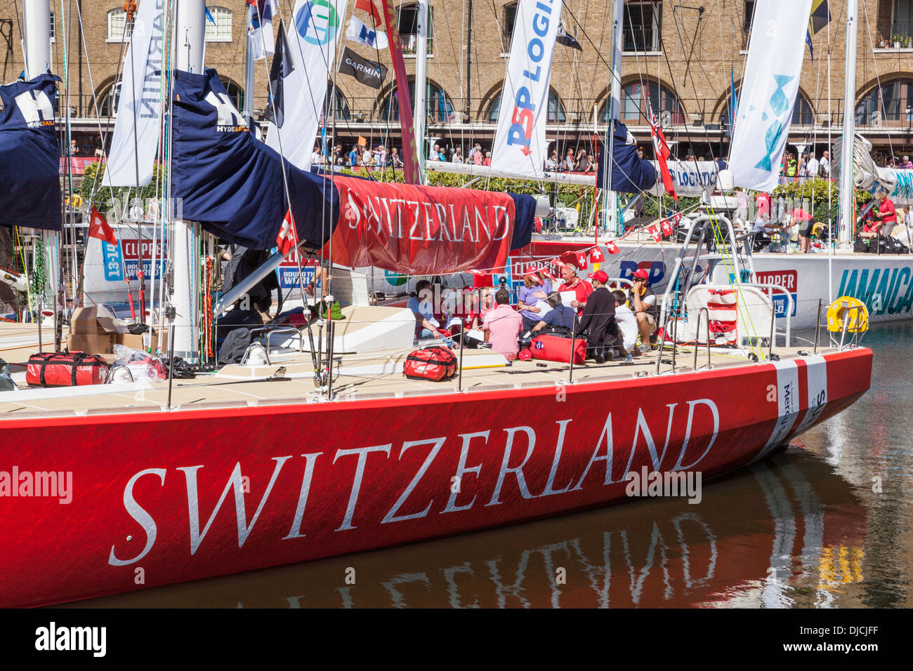 Inghilterra, Londra, St Katherine's Dock, dettaglio di Swiss Clipper Racing Yacht Foto Stock