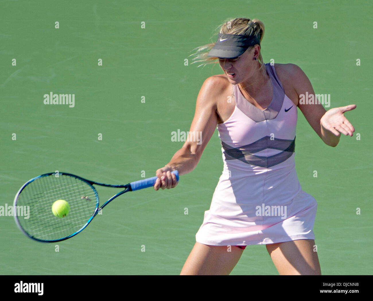 Maria Sharapova US Open 2012 Donna Match - Maria Sharapova vs Mallory Burdette tenutosi presso l'USTA Billie Jean King National Tennis Center. Sharapova sconfigge Burdette 6-1, 6-1 New York City, Stati Uniti d'America - 31.08.12 Foto Stock