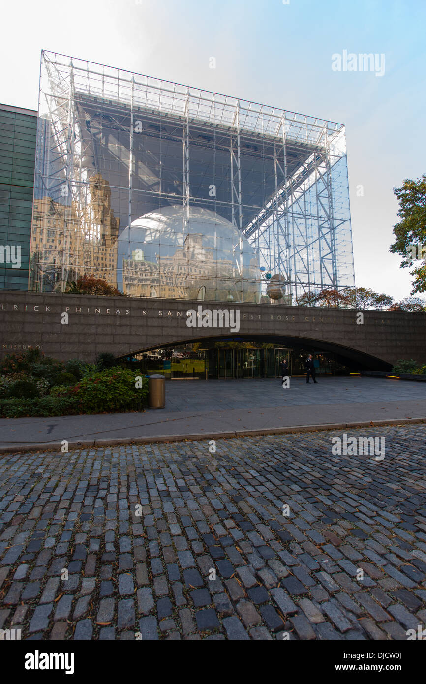 Il Centro Rose per la terra e lo spazio al Museo Americano di Storia Naturale, Manhattan, New York City, Stati Uniti d'America. Foto Stock