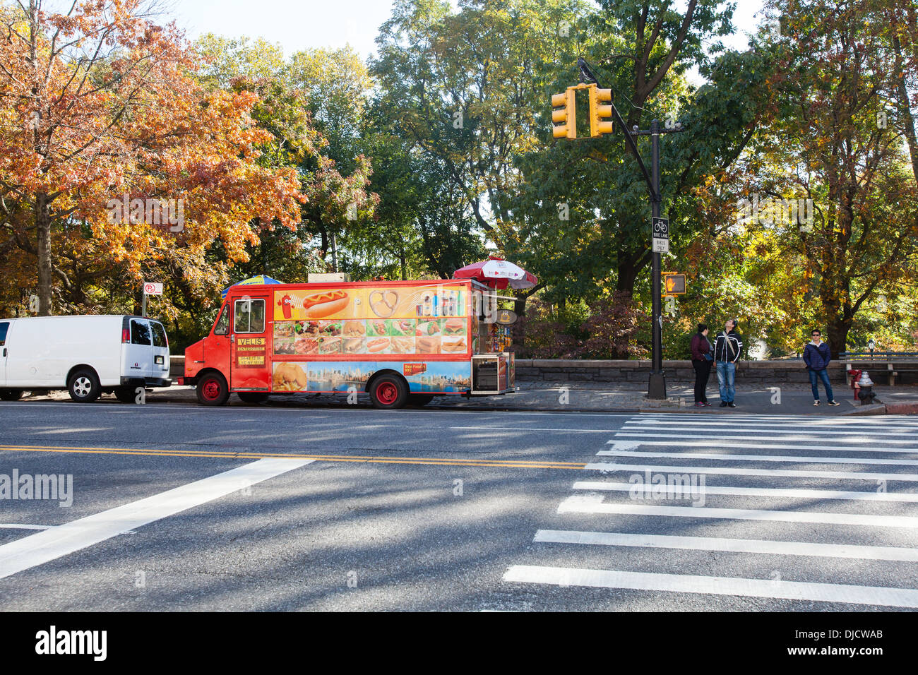 Il fast food van di fronte al Museo Americano di Storia Naturale di New York City, Stati Uniti d'America. Foto Stock