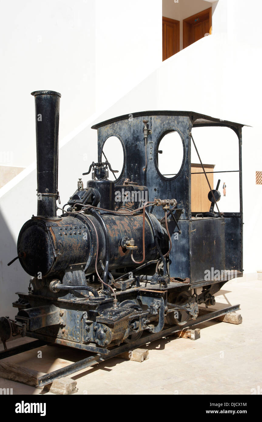 Storica locomotiva a vapore, utilizzate per l'agricoltura, Sant Francesc de Formentera, Formentera, Spagna Foto Stock
