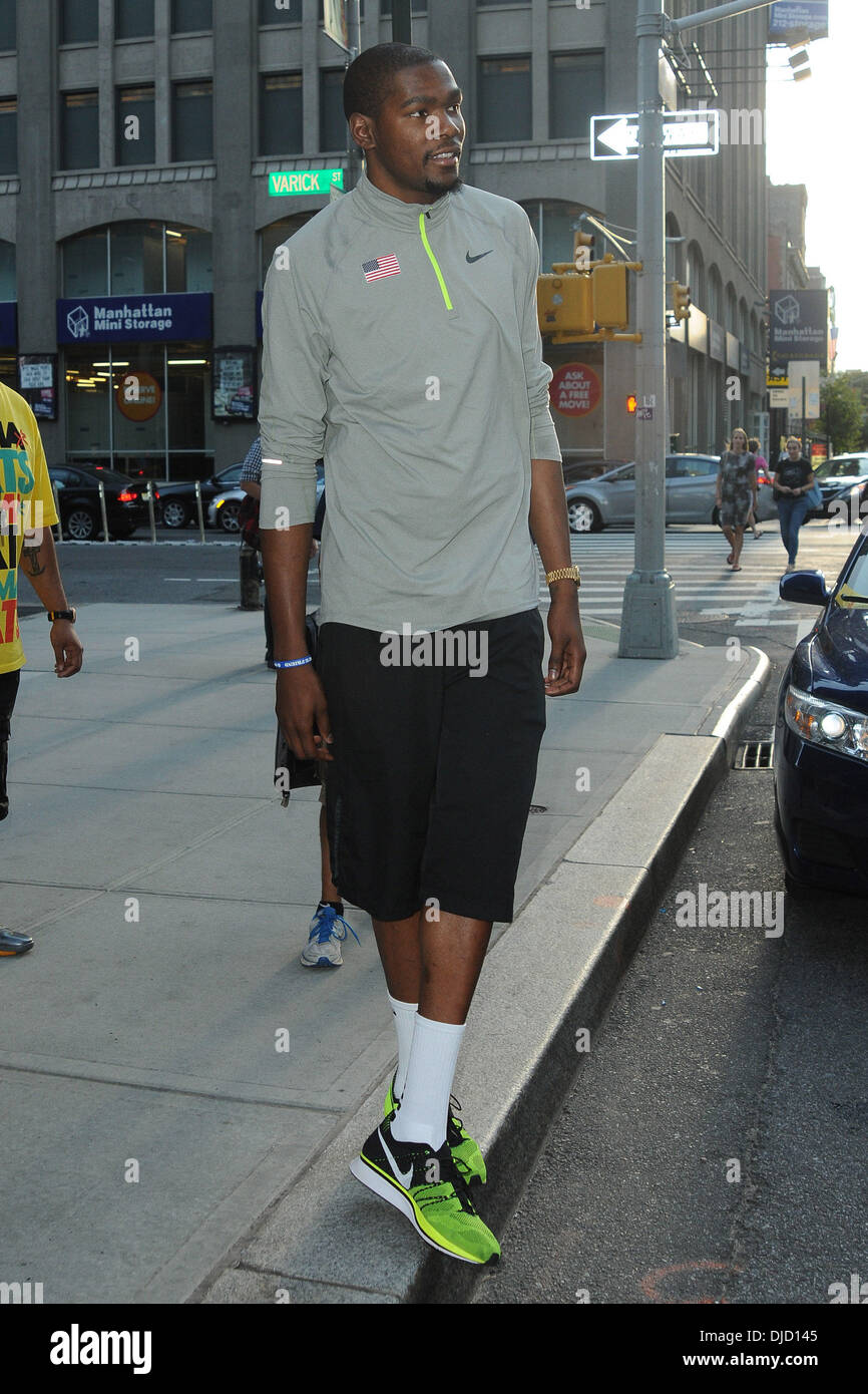 American giocatore di pallacanestro professionale Kevin Durant Visto fuori il Trump Soho hotel dove: New York City, Stati Uniti quando: 13 Ago 2012 Foto Stock