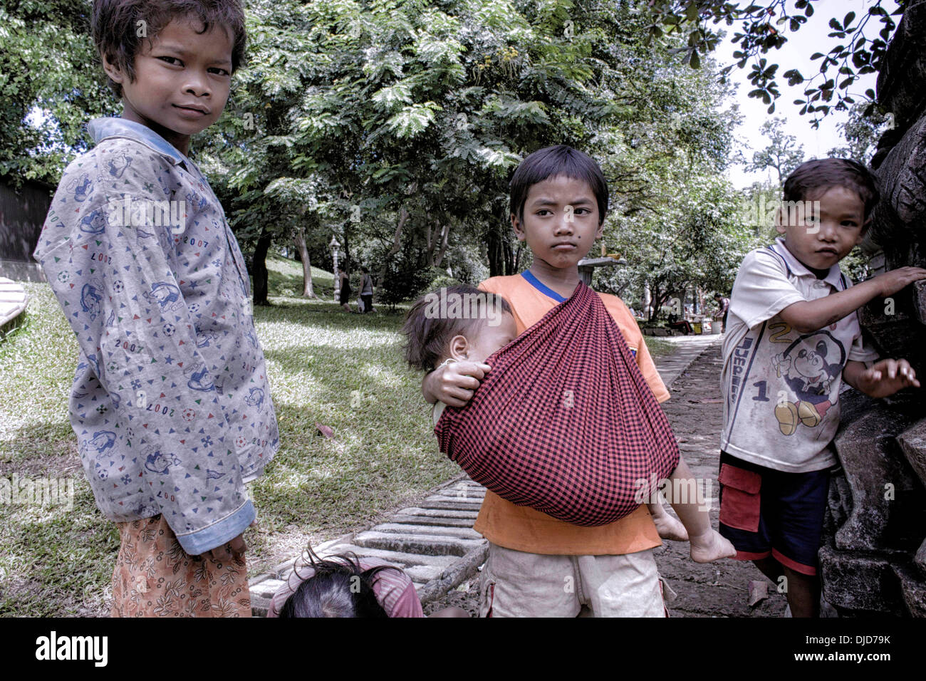 Bambini mendicanti di strada di Phnom Penh Cambogia SUDEST ASIATICO Foto Stock