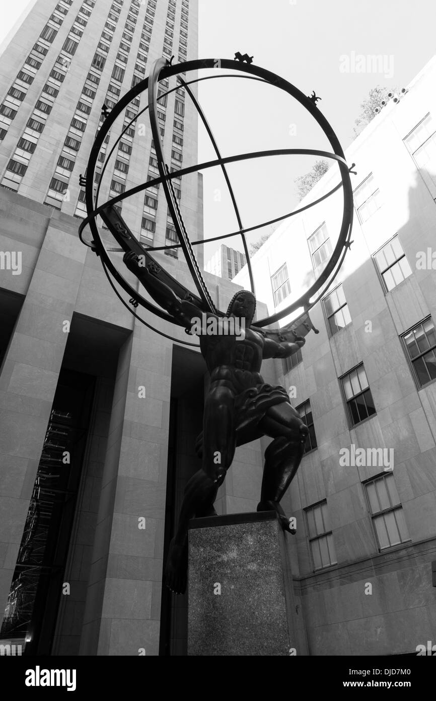 Il Rockefeller Center Statua di Atlas, Fifth Avenue, Manhattan, New York City, Stati Uniti d'America. Foto Stock