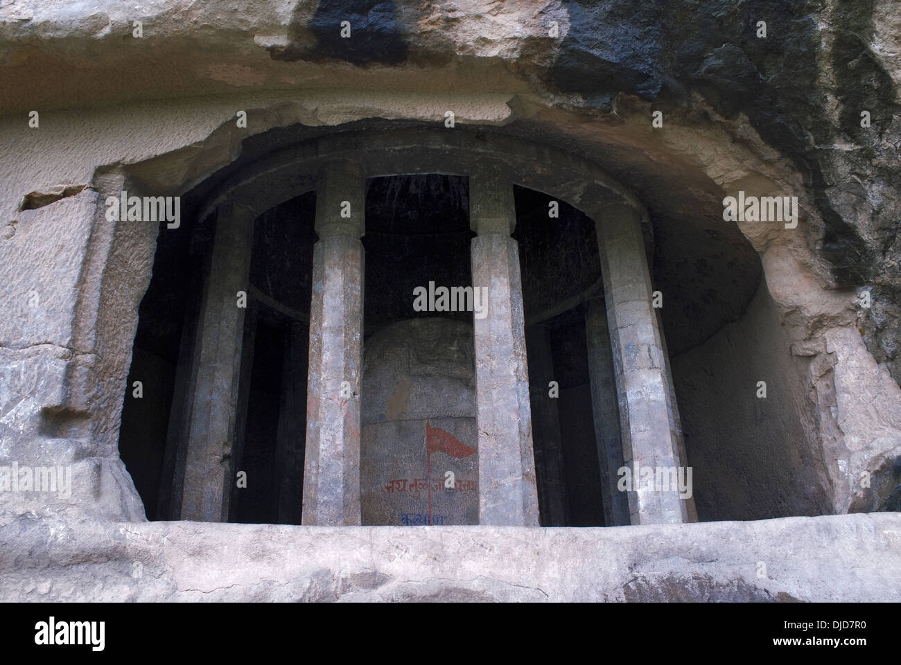 General-View della circolare chaitya, vista da est. Circa 2a. Secolo D.C. Tulja rock-cut grotta, Junnar, Dist. Pune. Foto Stock
