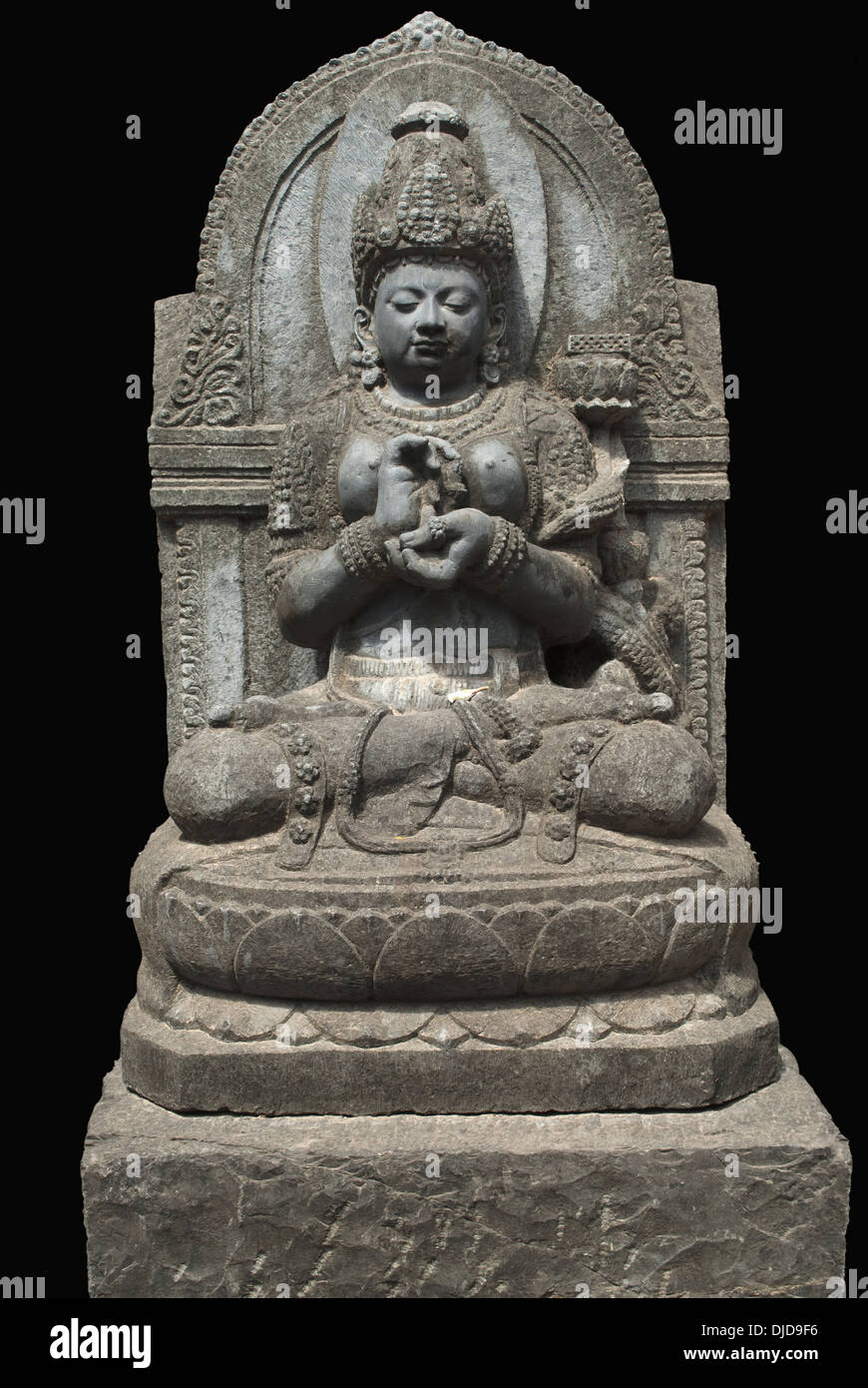 Aundh, Dist.Satara, Immagine che mostra immagine seduto in padmasana nel complesso del palazzo di Aundh village. Foto Stock