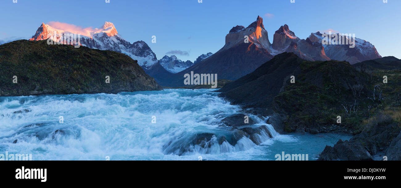 Los Cuernos 'le corna" al Parco Nazionale di Torres del Paine Cile Foto Stock
