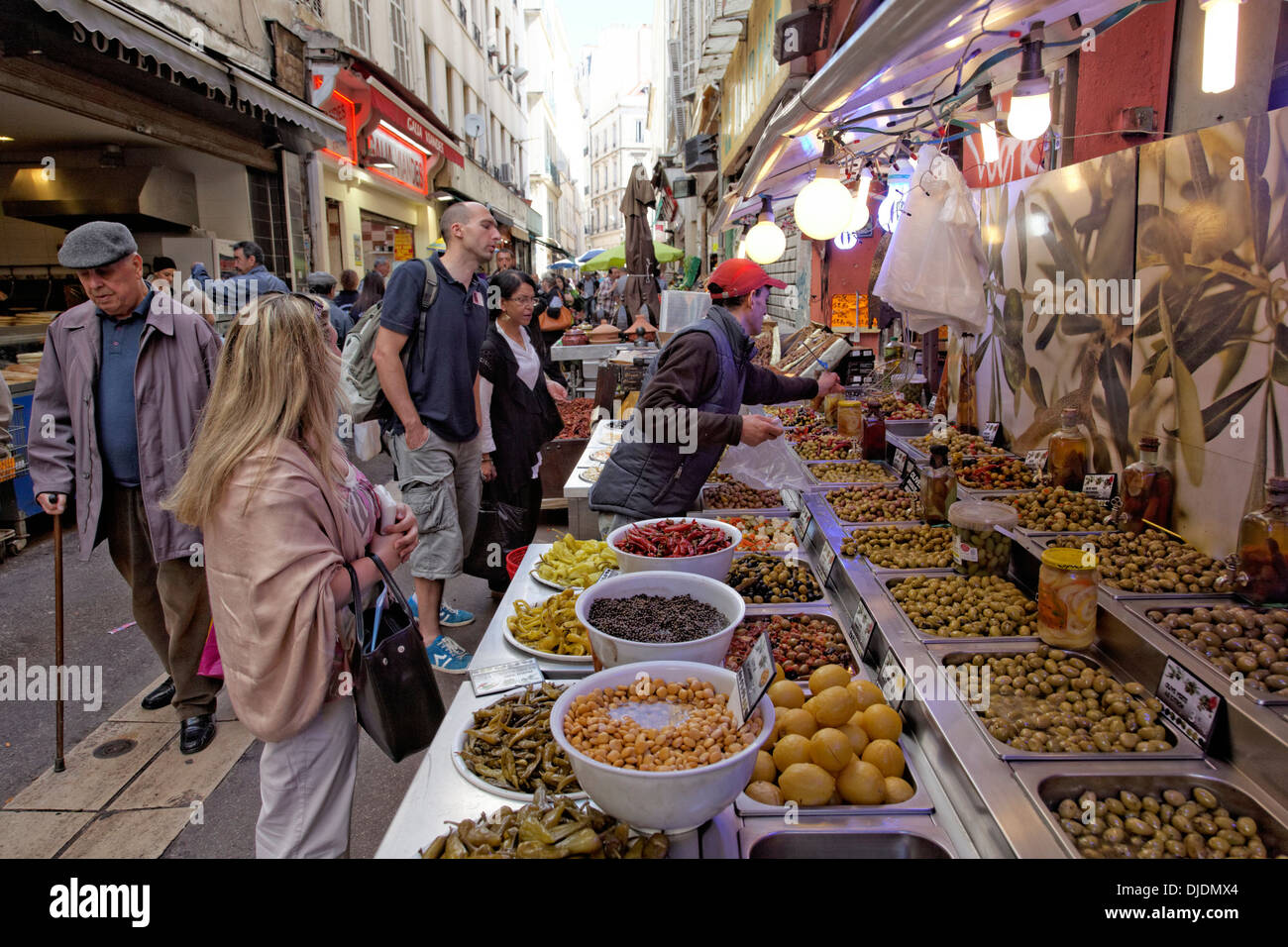 Marché des cappucini mercato nel quartiere di Noailles, centro storico, Marsiglia, Dipartimento Bouches-du-Rhône, regione Foto Stock