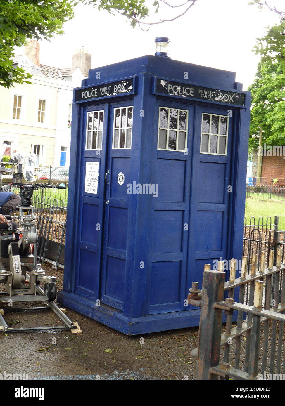 Il TARDIS scene riprese per la serie 7 del popolare BBC sci-fi serie Dr Who. Galles - 07.06.12 Foto Stock