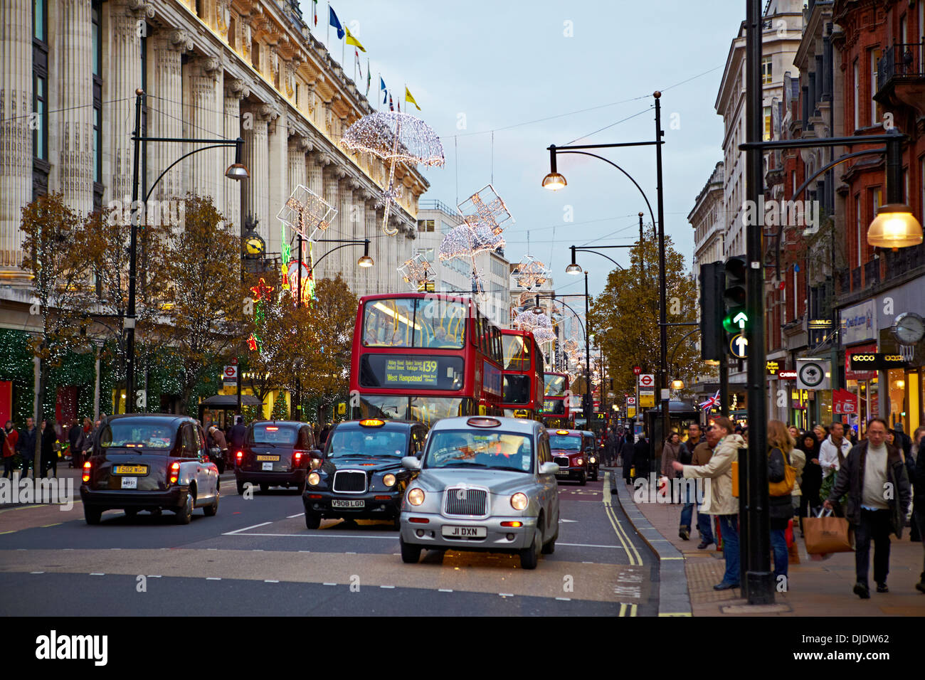 Oxford Street, Londra, Inghilterra, Regno Unito, Natale, Shopping, inverno Foto Stock