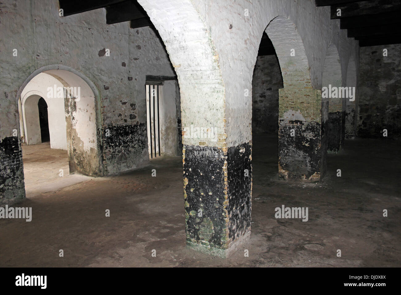 Dungeon per tenere schiavi, Castello di Elmina, Ghana Foto Stock