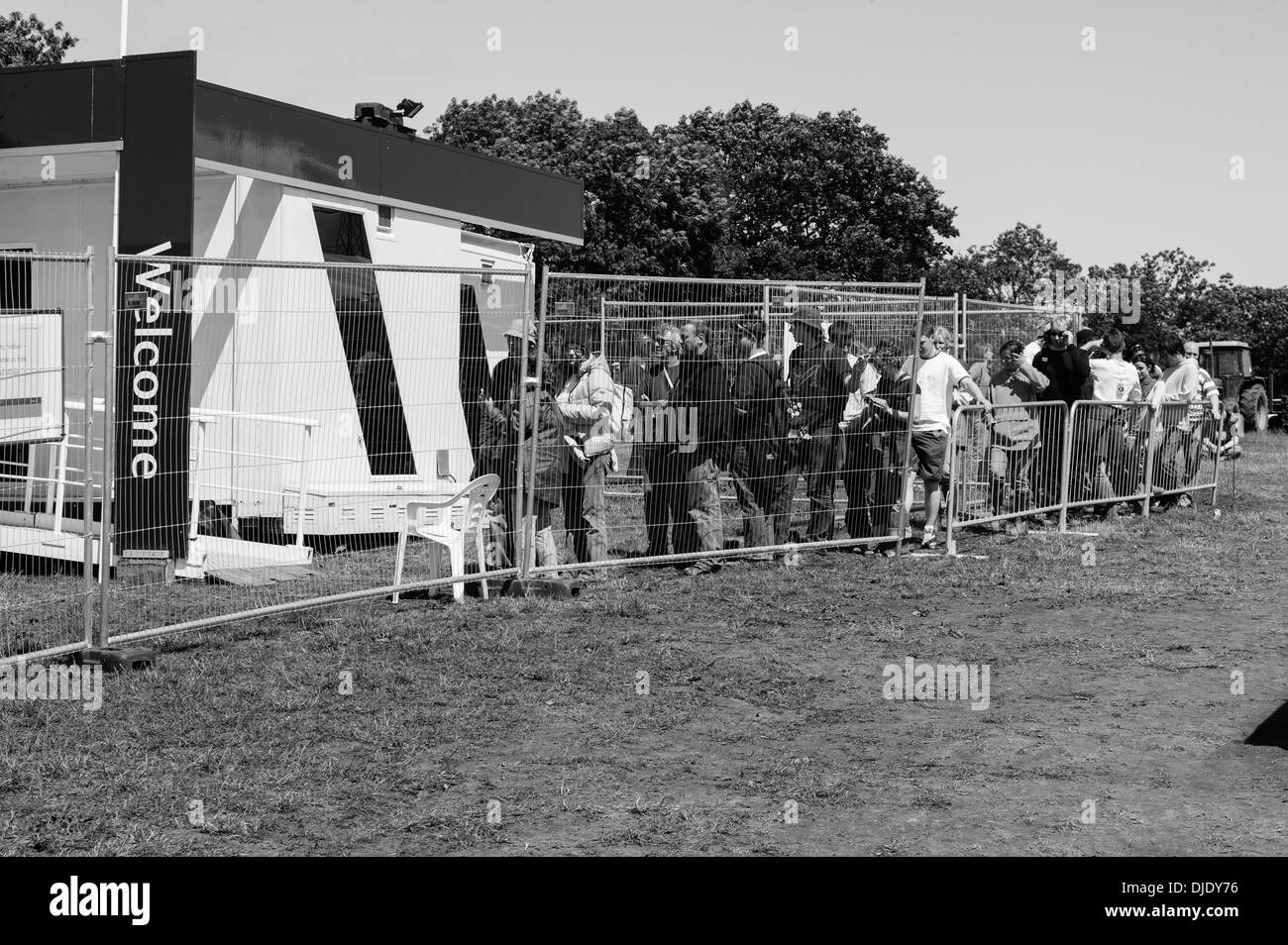 Punto di contanti o ATP al festival di Glastonbury 2004, l'azienda agricola degna, Pilton, Somerset, Inghilterra, Regno Unito. Foto Stock