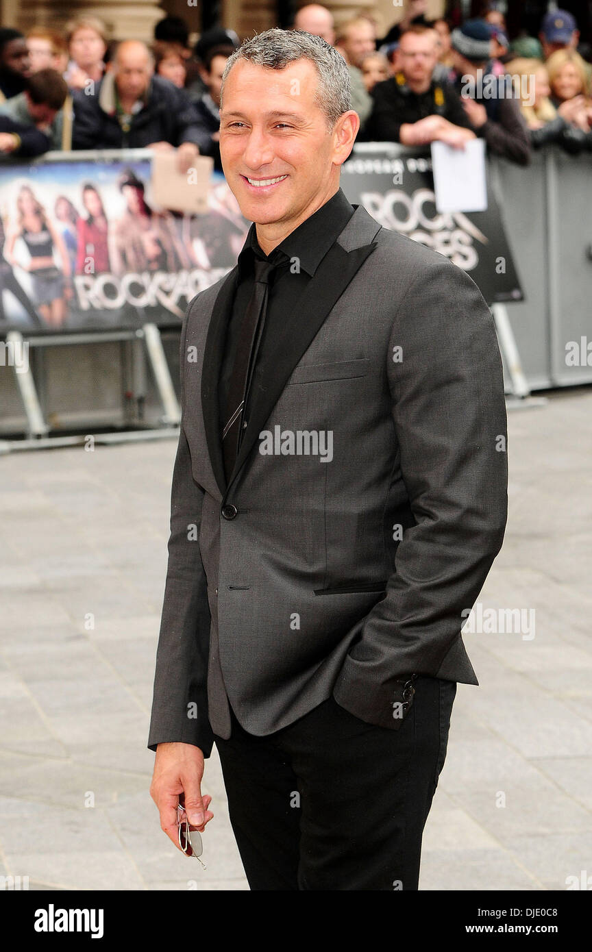 Adam Shankman alla premiere di Rock Of Ages di Odeon Leicester Square, Londra, Inghilterra - 10.06.12 Foto Stock