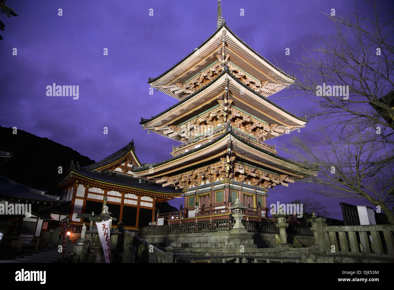 Giappone, Kansai, Kyoto, Kiyomizu dera tempio buddista, pagoda Foto Stock