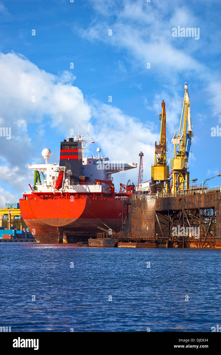 Grande nave in riparazione in Cantiere di Danzica, Polonia. Foto Stock