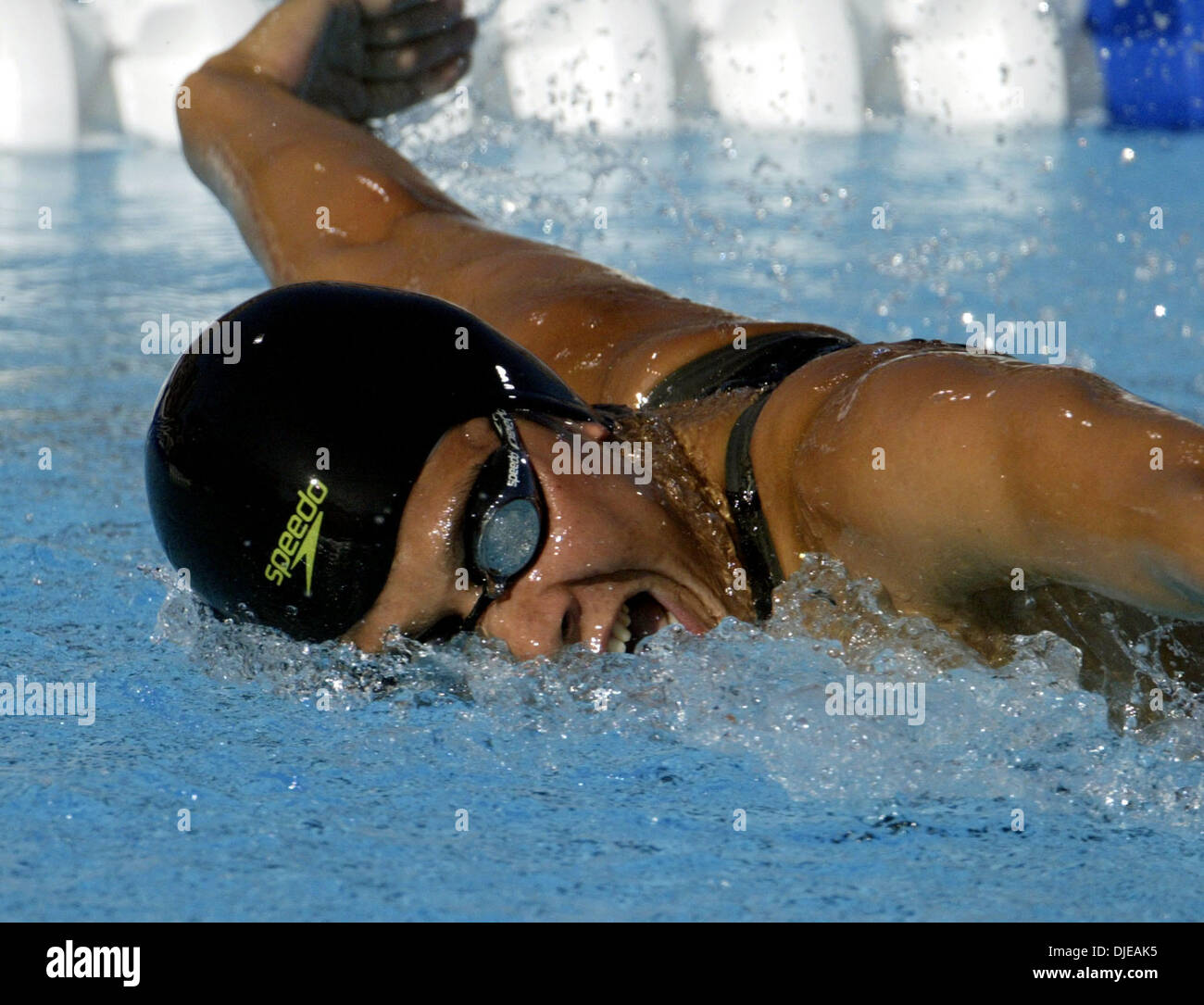 Jul 10, 2004; Long Beach, CA, Stati Uniti d'America; DANA KIRK vince la 200 donne farfalla metri finali con un tempo di 2:08.04 minuti presso l'U.S. Olympic nuotare prove a Long Beach, California. Foto Stock