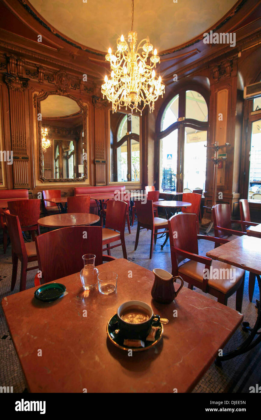 Classica francese cafe scene. Foto Stock
