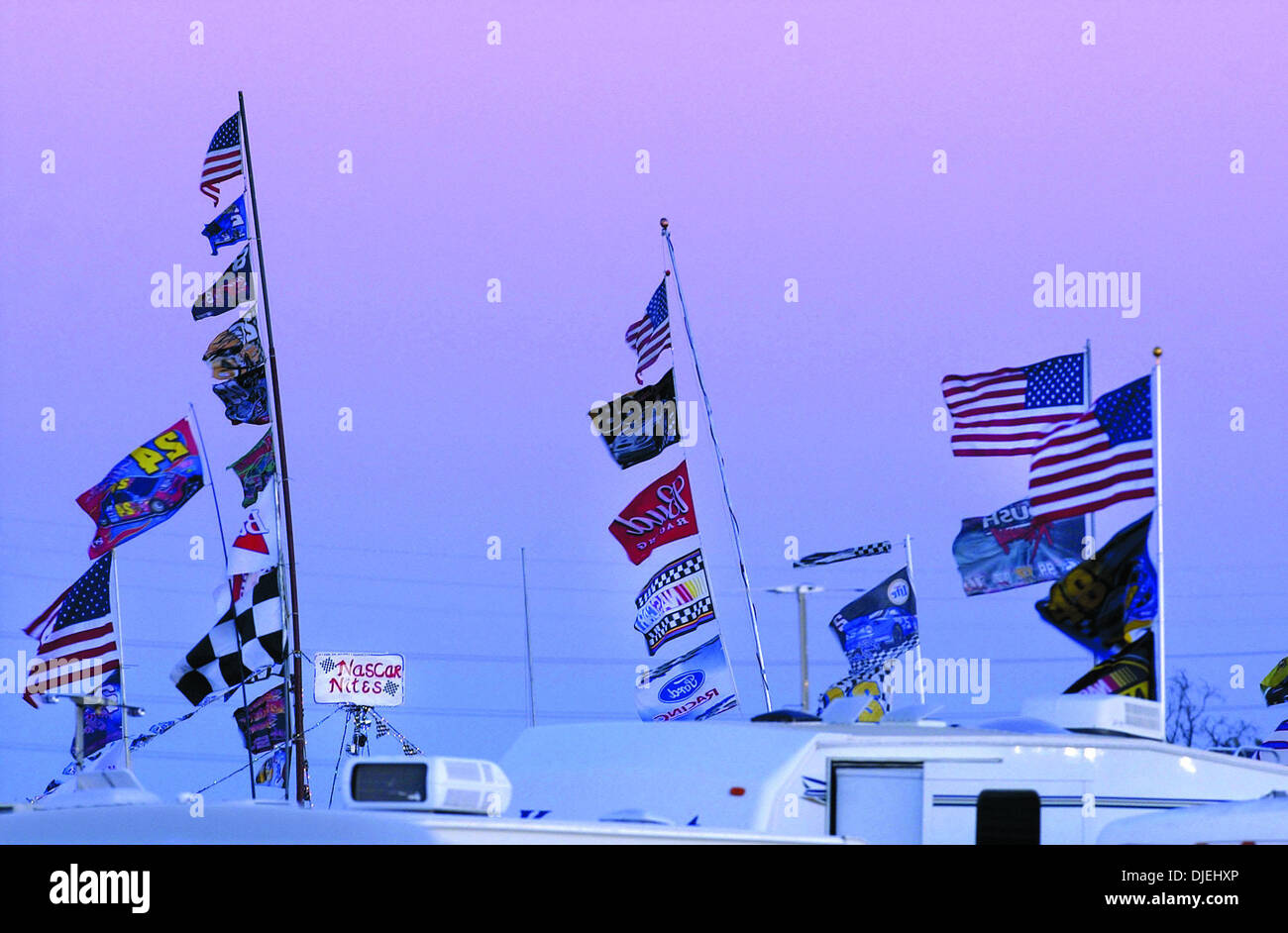 NASCAR fans campout a ''50 acri'',RV Parcheggio a Infinion Raceway di Sonoma,Ca. per la NASCAR Nextel Cup weekend. SCOT TUCKER/REGISTER (credito Immagine: © Napa Valley Register/ZUMApress.com) Foto Stock