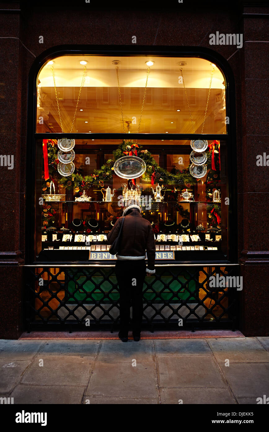 London, England, Regno Unito, dicembre 2010, Natale, shopping, l'inverno. Foto Stock