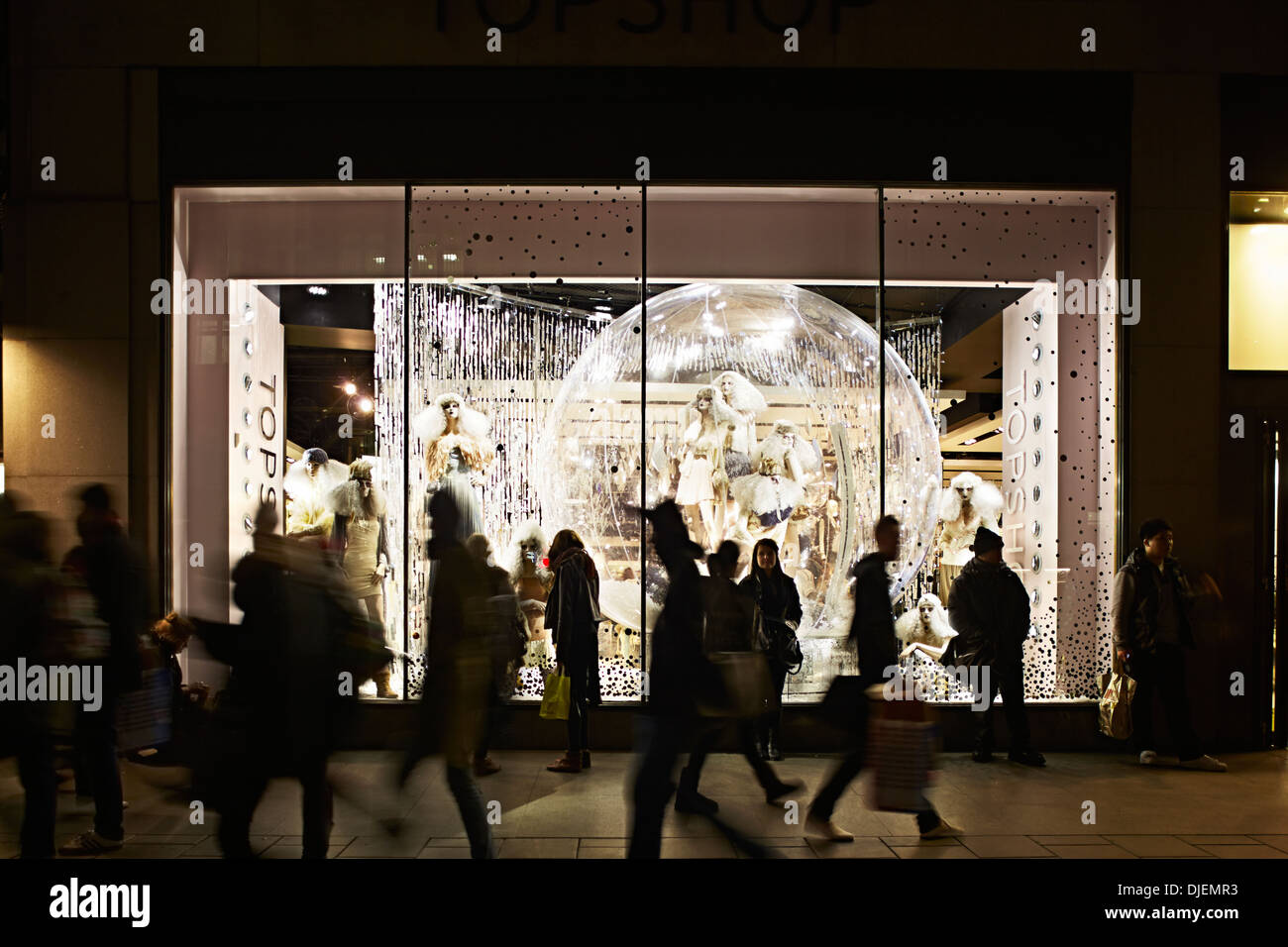 Oxford street Shopping scena, Topshop, Londra, Inghilterra, Regno Unito,Natale, shopping, l'inverno. Foto Stock