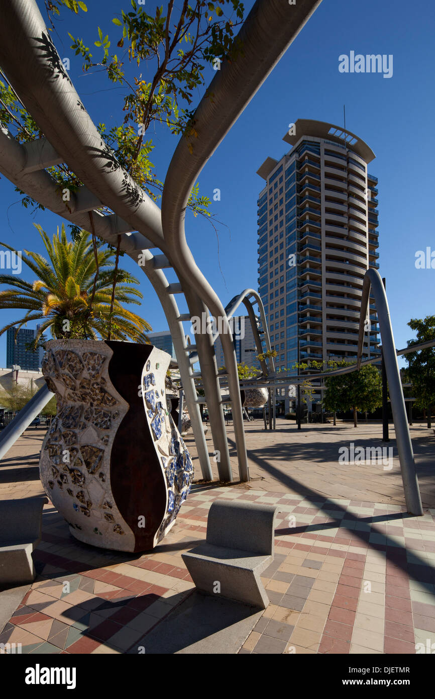 Strutture tubolari in Parc Diagonal Mar, Barcelona, Spagna Foto Stock