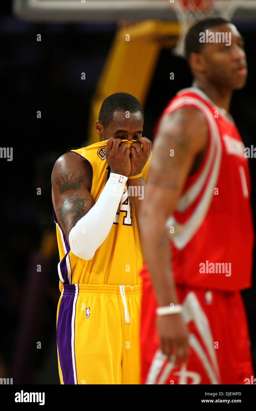 Oct 31, 2007 - Los Angeles, California, Stati Uniti d'America - KOBE BRYANT dei Los Angeles Lakers in una partita contro Houston Rockets a Staples Center il 30 ottobre 2007 a Los Angeles, California. Razzi ha vinto 95-93. (Credito Immagine: © Ringo Chiu/ZUMA Press) Foto Stock