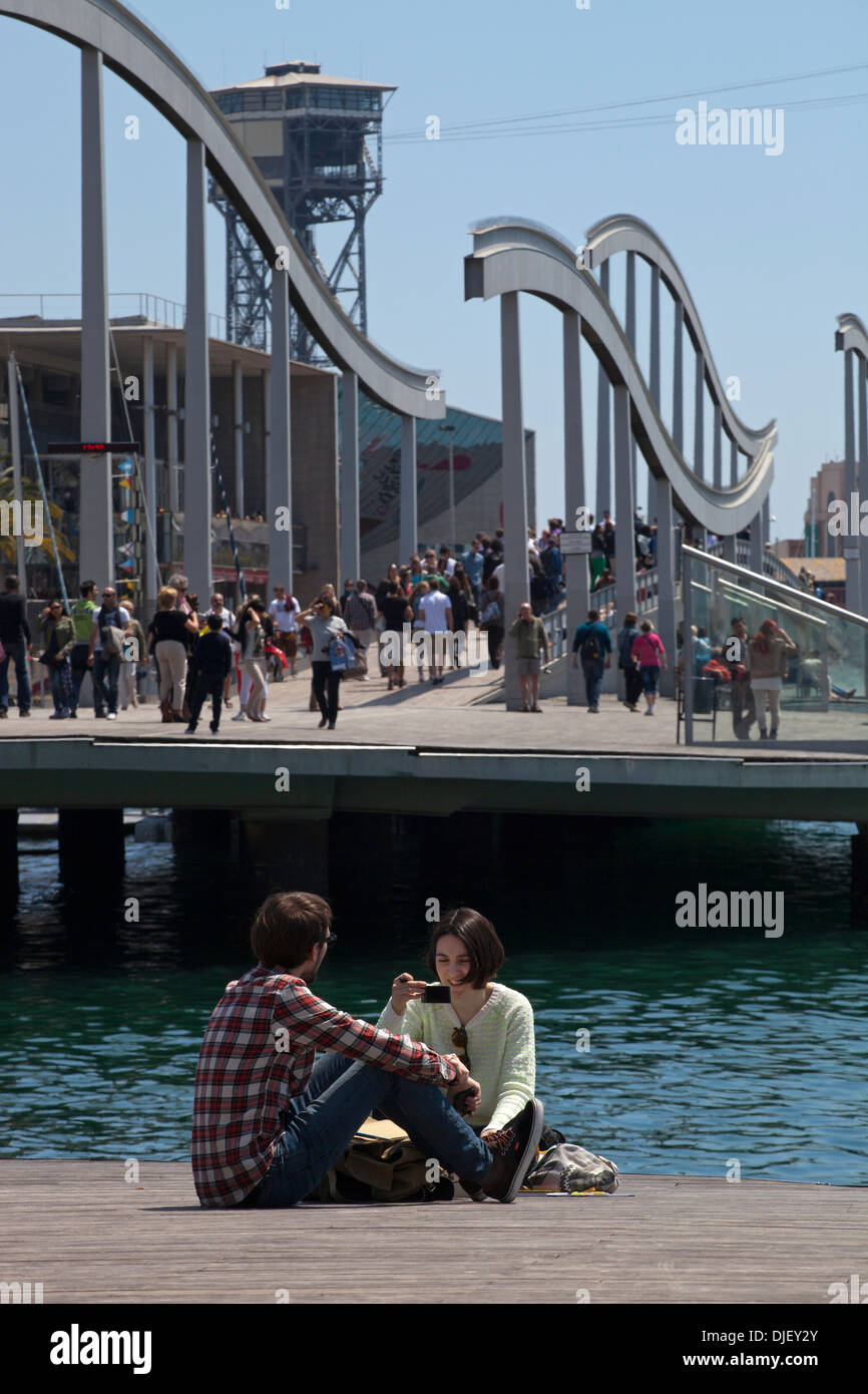 Turista giovane prendendo le foto di ogni altro, Barcellona, Spagna Foto Stock