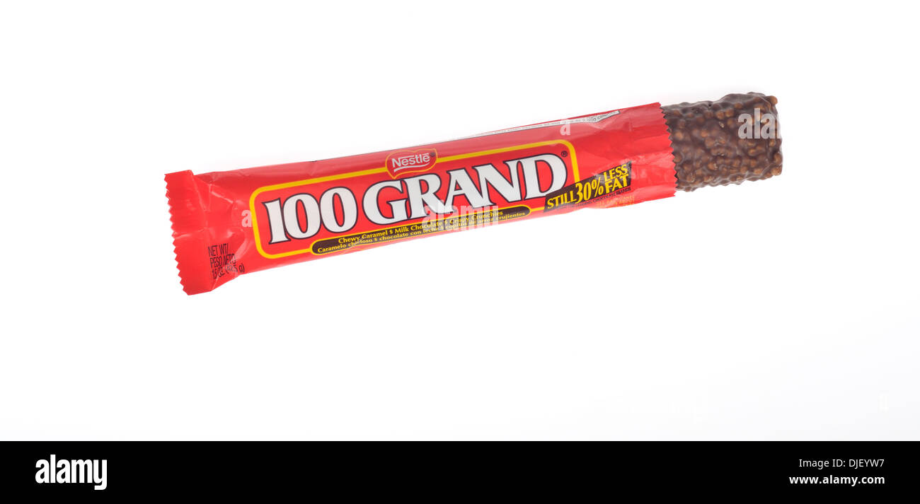 Unico Nestle 100 Grand candy bar in involucro su sfondo bianco, intaglio USA Foto Stock