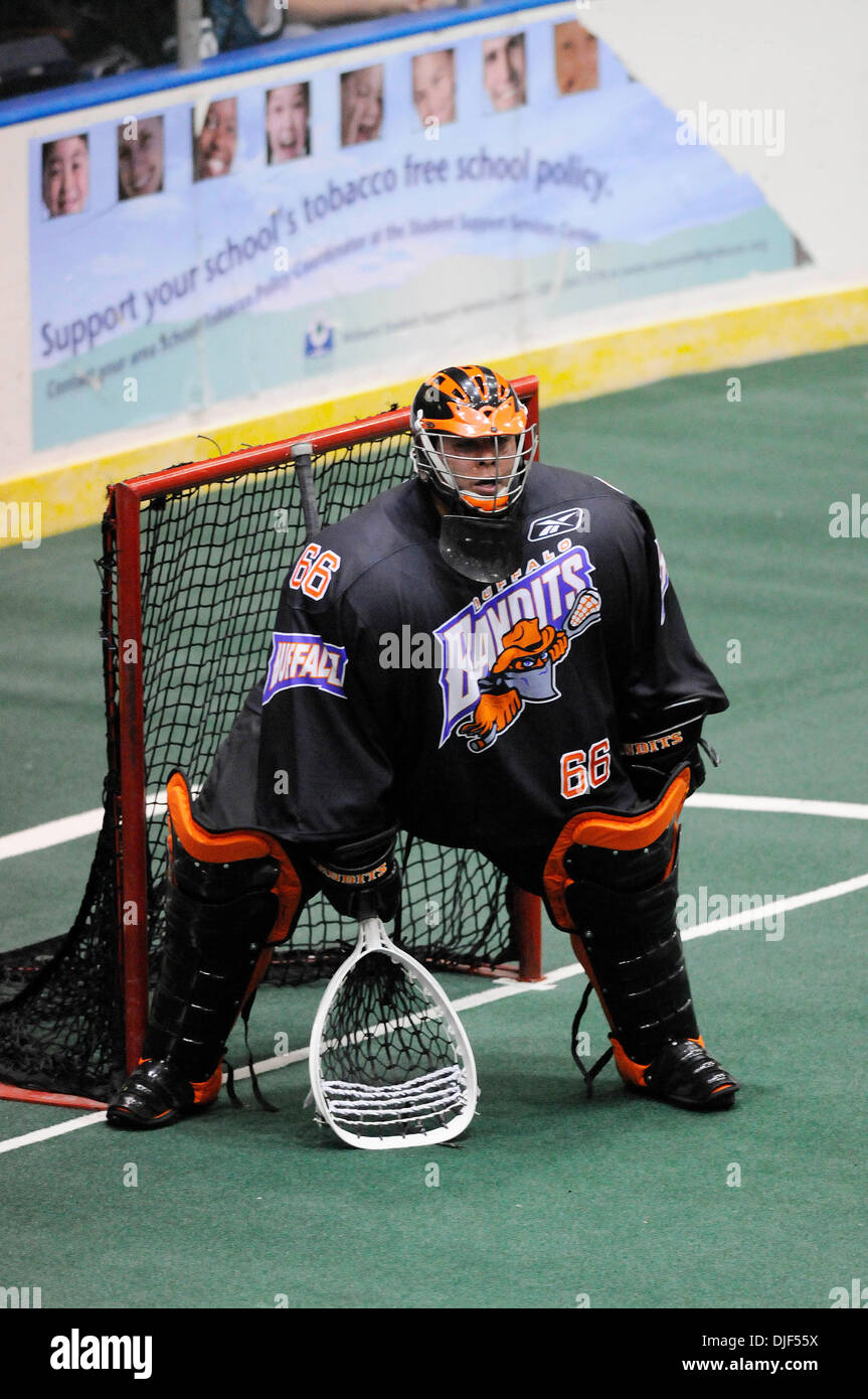 12 gennaio 2008: NLL - La Bufala banditi sconfitto il Rochester Knighthawks 13-9 all'Arena Blue Cross a Rochester, New York. Obiettivo gara Michael Thompson in azione aginst Rochester.(Immagine di credito: © Alan Schwartz/Cal Sport Media) Foto Stock