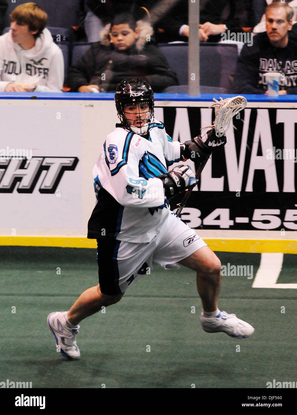 12 gennaio 2008: NLL - La Bufala banditi sconfitto il Rochester Knighthawks 13-9 all'Arena Blue Cross a Rochester, New York. Rochester Nighthawks avanti Scott Evans (#19) in azione contro un bufalo.(Immagine di credito: © Alan Schwartz/Cal Sport Media) Foto Stock