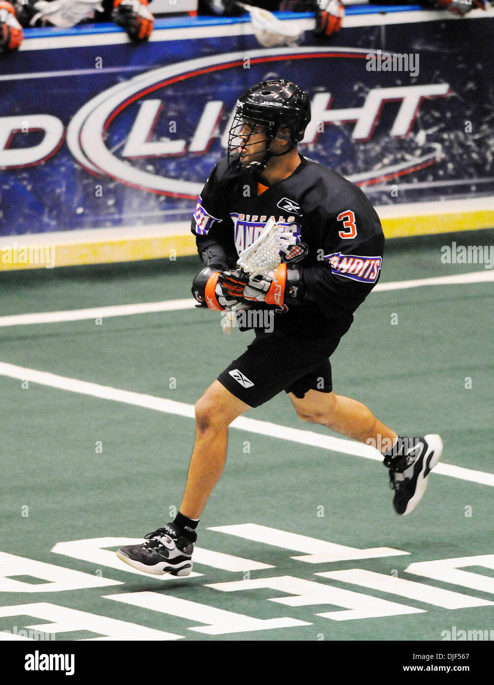 12 gennaio 2008: NLL - La Bufala banditi sconfitto il Rochester Knighthawks 13-9 all'Arena Blue Cross a Rochester, New York. Buffalo banditi defenceman Billy Dee Smith (#3) in azione contro Rochester.(Immagine di credito: © Alan Schwartz/Cal Sport Media) Foto Stock