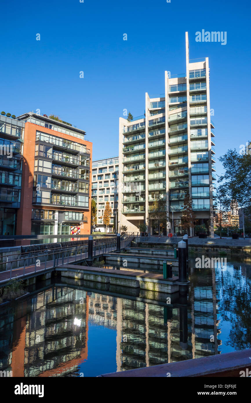 Grosvenor Waterside Apartments riflettendo Chelsea London Inghilterra England Foto Stock