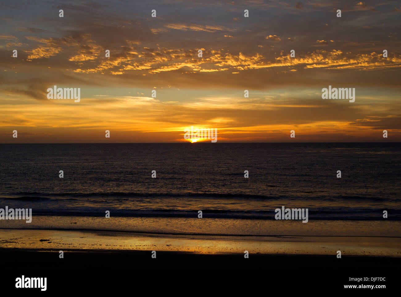 Tramonto sull'Oceano Pacifico Foto Stock