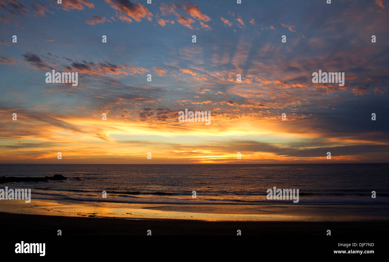 Tramonto sull'Oceano Pacifico Foto Stock