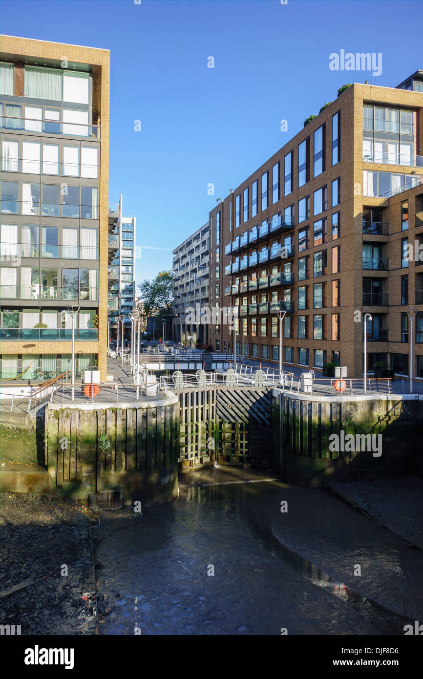 Grosvenor Waterside Apartments riflettendo Chelsea Foto Stock