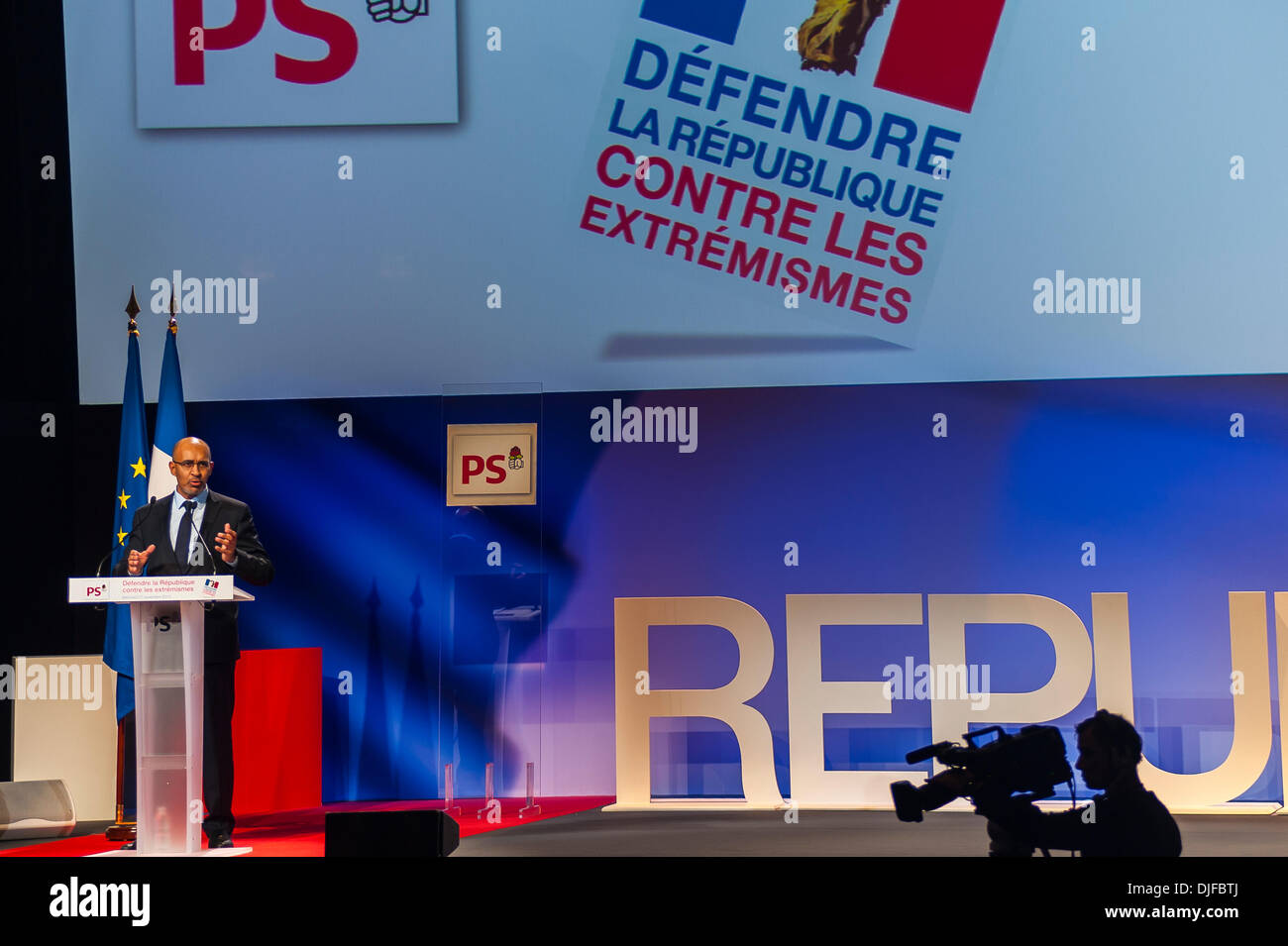 Parigi, Francia, Politica riunione del Partito Socialista del lavoro francese, contro l'estrema destra, Harlem Desir, discorso pronunciato Foto Stock