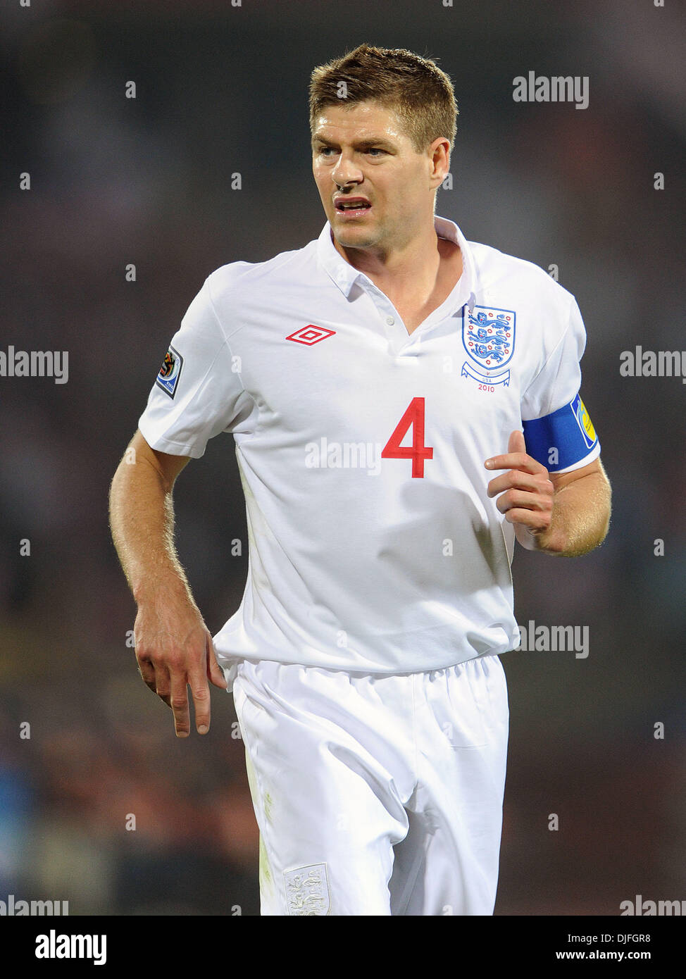 Giugno 12, 2010 - Rustenburg, Sud Africa - Steven Gerrard in Inghilterra è visto durante la Coppa del Mondo FIFA 2010 partita di calcio tra Inghilterra e Stati Uniti d'America presso il Royal Bafokeng Stadium. (Credit: © Luca Ghidoni/ZUMApress.com) Foto Stock
