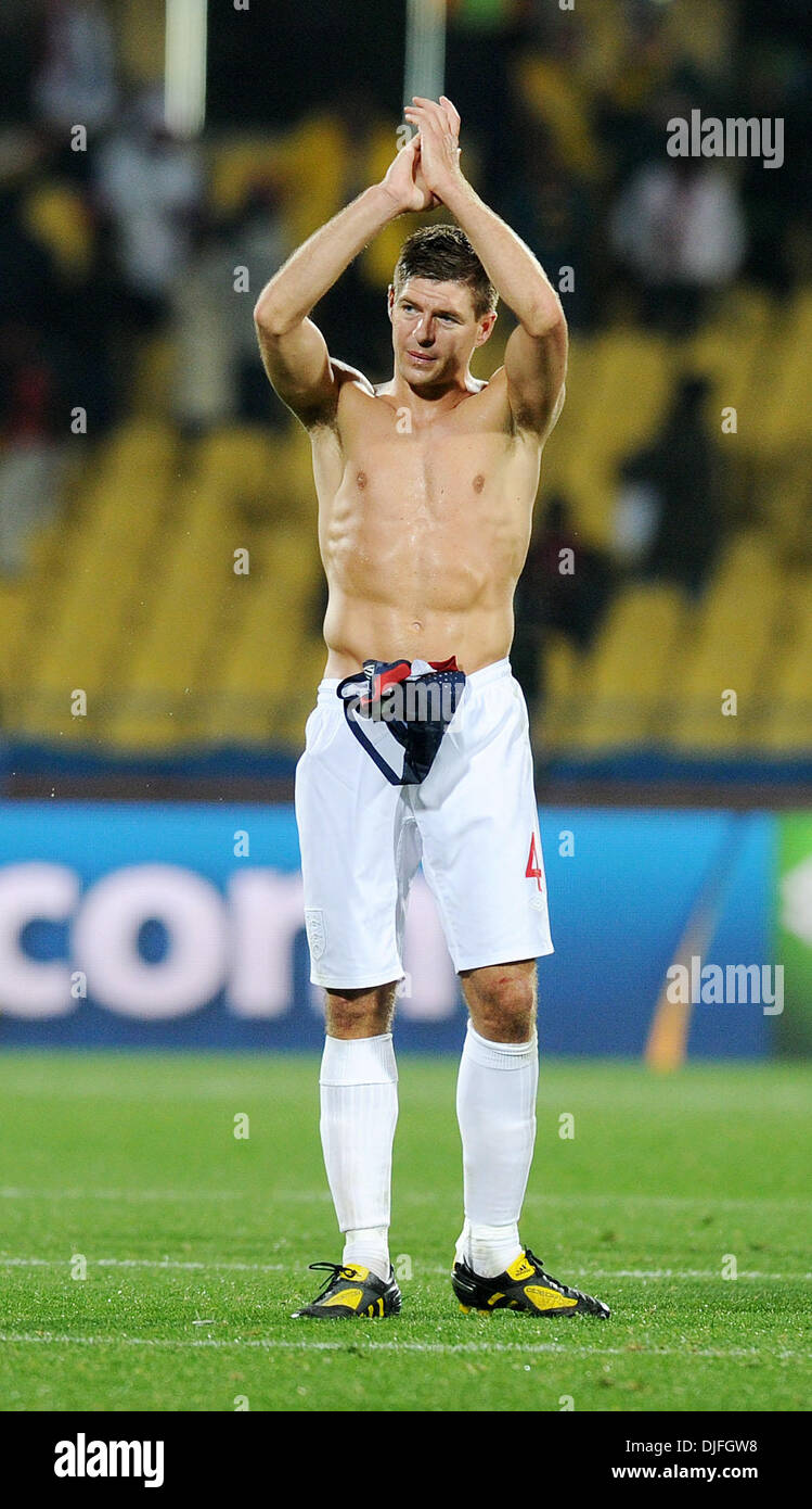 Giugno 12, 2010 - Rustenburg, Sud Africa - Steven Gerrard di Inghilterra grazie al supporto dopo una Coppa del Mondo FIFA 2010 partita di calcio tra Inghilterra e Stati Uniti d'America presso il Royal Bafokeng Stadium. (Credit: © Luca Ghidoni/ZUMApress.com) Foto Stock