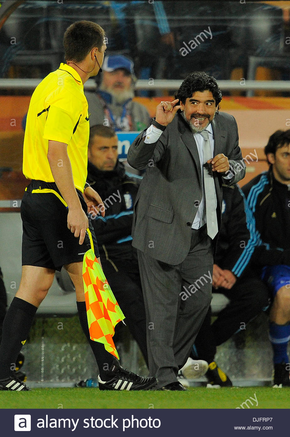 Diego Maradona Allenatore Dell Argentina Reagisce Durante Il Gioco Fifa World Cup 2010 Gruppo B Grecia V Argentina 22 Giugno 2010 Immagine Di Credito A C Simon Bellis Sportimage Cal Sport Media Foto Stock Alamy