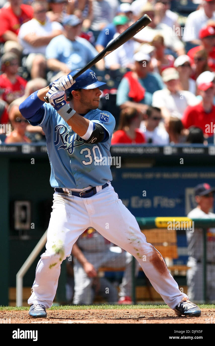 26 Giugno 2010: Kansas City Royals secondo baseman Mike Aviles (30) a bat durante un gioco tra il St. Louis Cardinals e il Kansas City Royals presso Kauffman Stadium di Kansas City, Missouri. Cardinali sconfitto il Royals 5-3. Credito: Scott Kane / Southcreek globale. (Credito Immagine: © Scott Kane/Southcreek globale/ZUMApress.com) Foto Stock