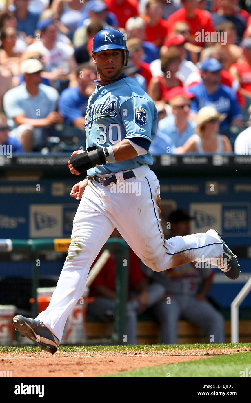 26 Giugno 2010: Kansas City Royals secondo baseman Mike Aviles (30) viene a casa al cliente una corsa durante un gioco tra il St. Louis Cardinals e il Kansas City Royals presso Kauffman Stadium di Kansas City, Missouri. Cardinali sconfitto il Royals 5-3. Credito: Scott Kane / Southcreek globale. (Credito Immagine: © Scott Kane/Southcreek globale/ZUMApress.com) Foto Stock