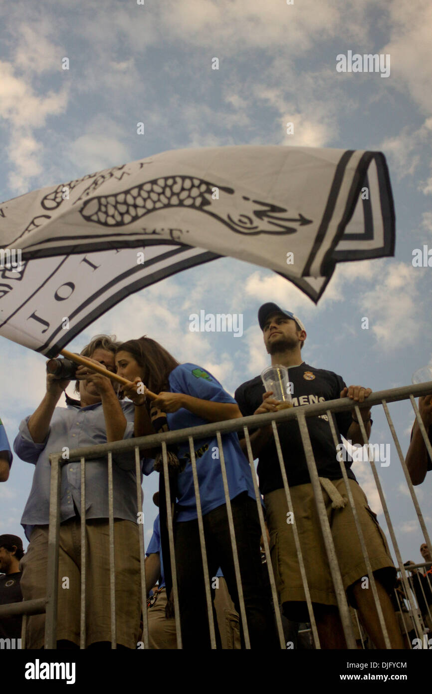 Philadelphia Unione fan un onda che ''unirsi o morire" bandiera dall ''Il fiume Fine " sostenitori sezione durante la partita contro il San Jose terremoti a PPL Park di Chester, PA. L' Unione ha perso 2-1. (Credito Immagine: © Kate McGovern/Southcreek globale/ZUMApress.com) Foto Stock