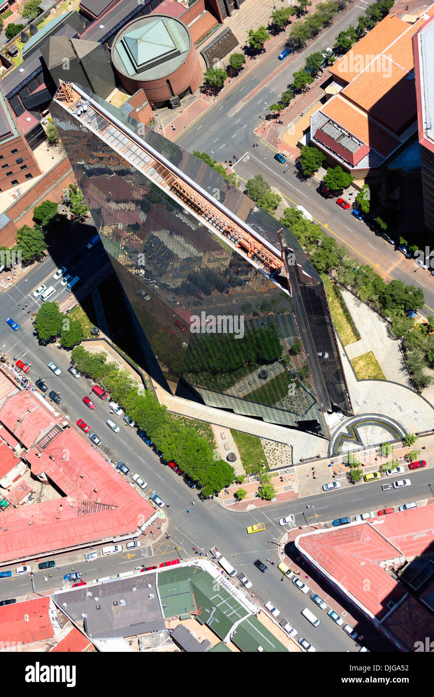 Vista aerea del 11 Diagonal street, un iconico edificio alto, Johannesburg Central Business District.Sud Africa Foto Stock
