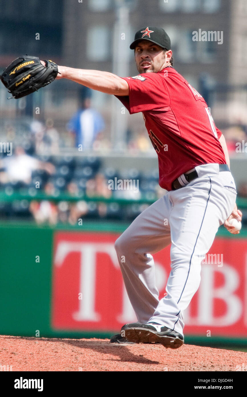 Luglio 18, 2010 - Pittsburgh, Pennsylvania, Stati Uniti d'America - 18 Luglio 2010: Houston Astros relief pitcher Casey Daigle (41) eroga un passo alla piastra durante il campionato nazionale di gioco tra Houston Astros e i pirati di Pittsburgh. I pirati Paul Maholm (28) gettò un gioco completo di 3-Hit shutout come pirati sconfitti Astros 9-0 prima di 16,638 fans al PNC Park Foto Stock