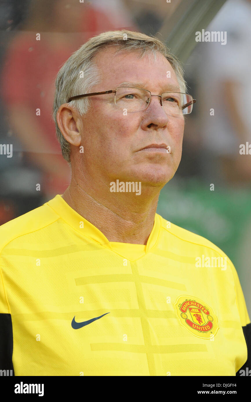 Luglio 21, 2010 - Philadelphia, PA, Stati Uniti d'America - 21 Luglio 2010 - Manager sir Alex Ferguson durante la prima di diciotto volte Premier League inglese Champion Summer Tour 2010, presso il Lincoln Financial Field di Philadelphia, PA. Credito: Brooks von Arx, Jr./Southcreek globale. (Credito Immagine: © Southcreek globale/ZUMApress.com) Foto Stock