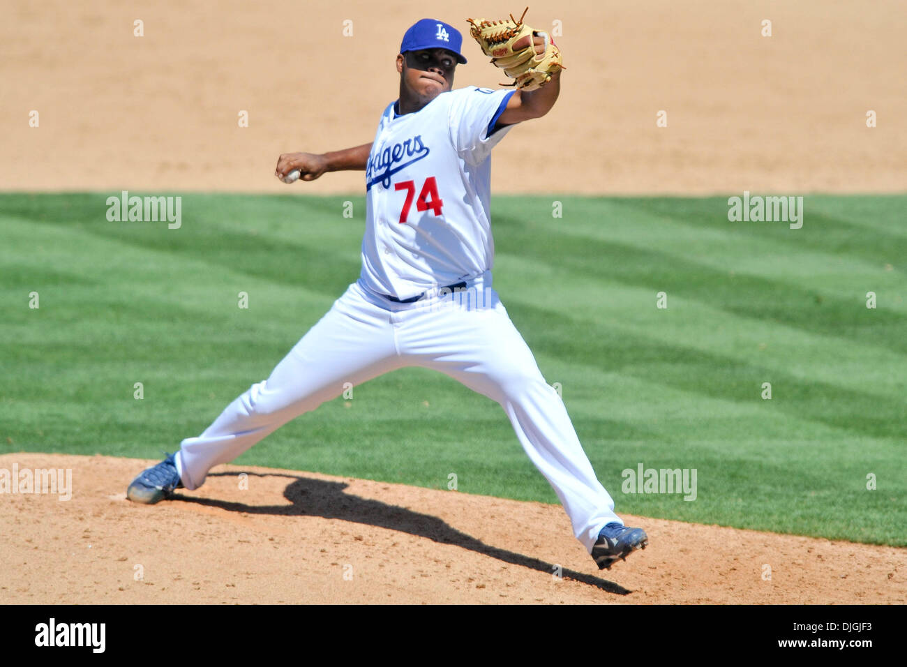Luglio 24, 2010 - Los Angeles, California, Stati Uniti d'America - 24 Luglio 2010: Dodgers rookie relief pitcher Kenley Jansen peci nel suo primo major league di aspetto. Il New York Mets perso al Los Angeles Dodgers 3-2 in 13 inning su un James Loney walkoff homerun presso il Dodger Stadium di Los Angeles. California..Mandatory Credit: Andrew Fielding / Southcreek Global (credito Foto Stock