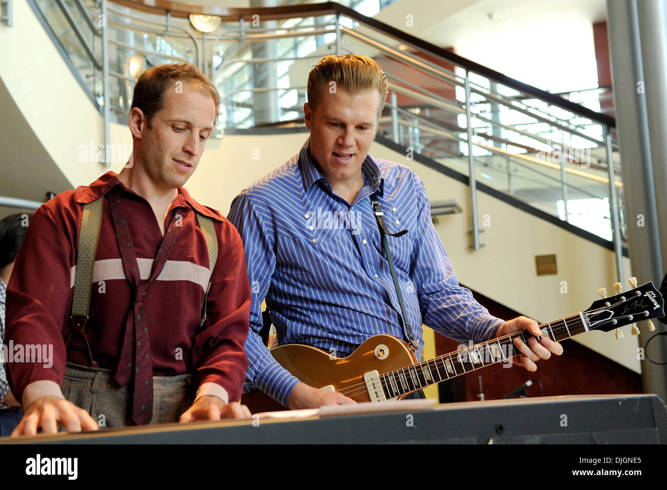 Martin Kaye come Jerry Lee Lewis e Lee Ferris come Carl Perkins 'Million Dollar Quartet' anteprima media a Toronto centro per le Arti di Toronto Canada - 12.07.12 Foto Stock