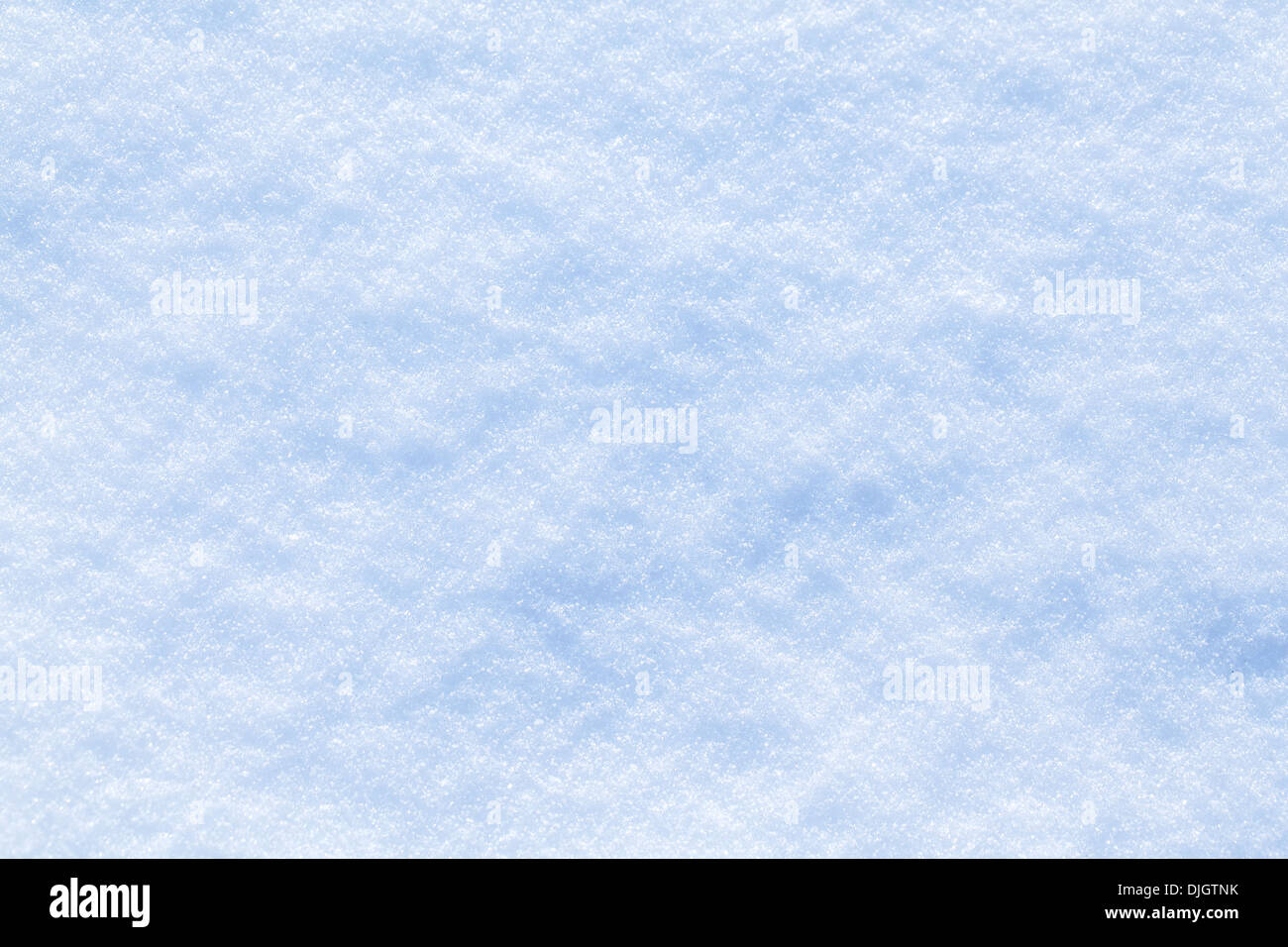 Blu neve scintillante sfondo bianco con piccoli fiocchi di neve. Foto Stock